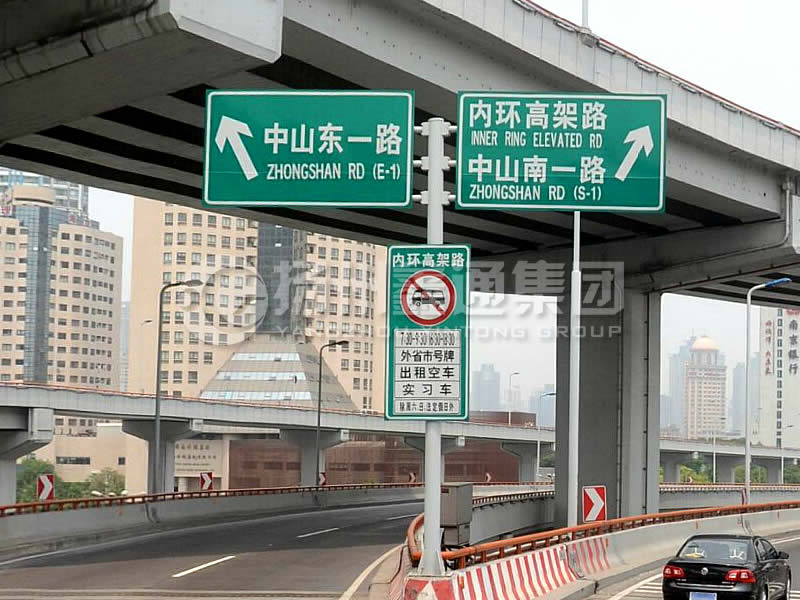 BZG-013，交通標(biāo)志桿，T型三懸臂交通標(biāo)志桿