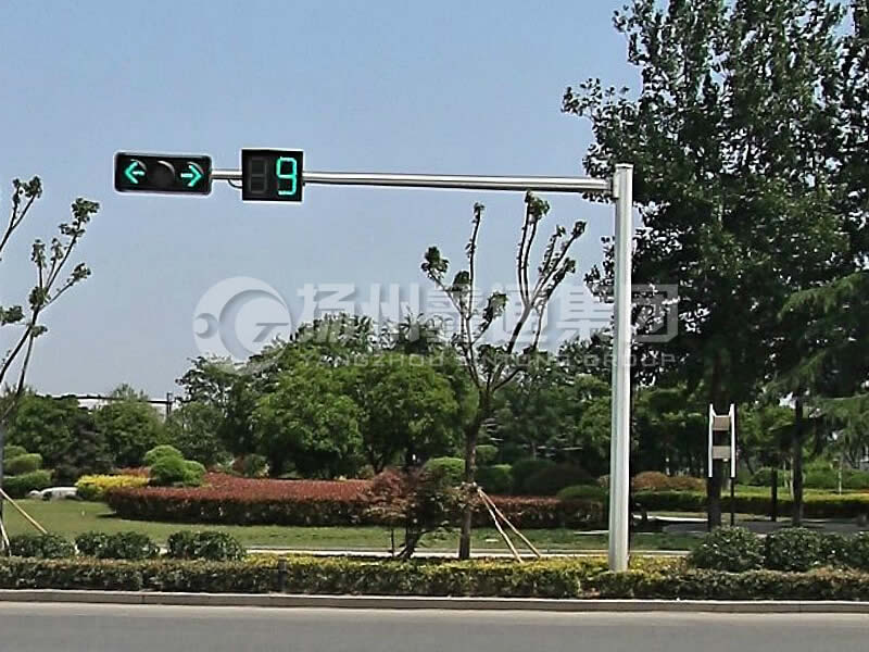 XHDG-035，L型八棱信號燈桿，丁字路口